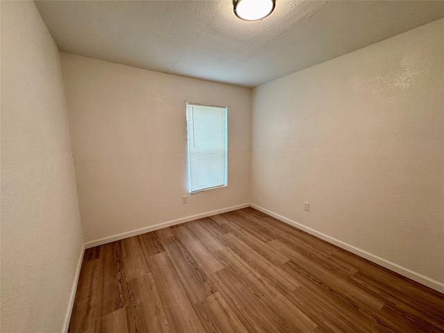514 Mckee Street, Clute, TX 77531