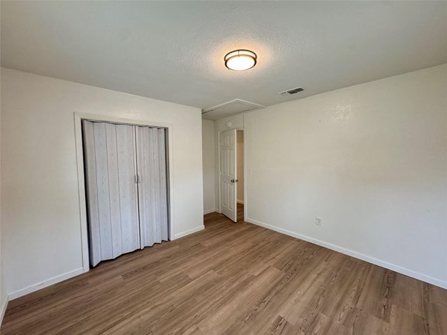 514 Mckee Street, Clute, TX 77531