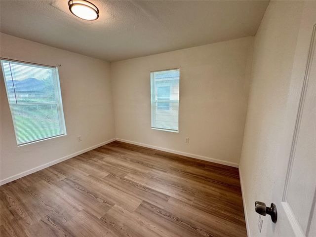 514 Mckee Street, Clute, TX 77531