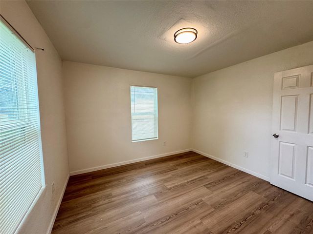 514 Mckee Street, Clute, TX 77531