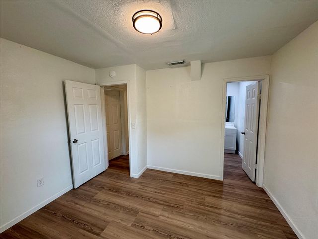 514 Mckee Street, Clute, TX 77531