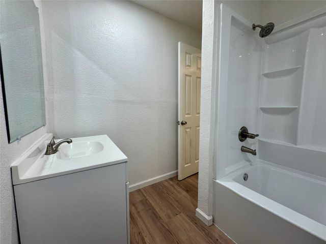 514 Mckee Street, Clute, TX 77531