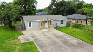 514 Mckee Street, Clute, TX 77531