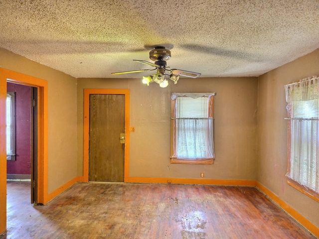 1721 N Grove Ave, Wichita, KS 67214