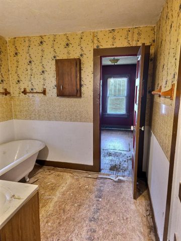 1721 N Grove Ave, Wichita, KS 67214