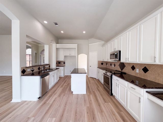 1221 Old Oak Trail, Flower Mound, TX 75028