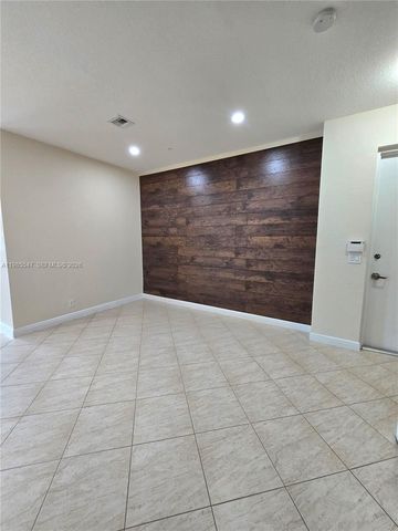 6841 N Lakeside Cir N 109-1, Davie, FL 33314