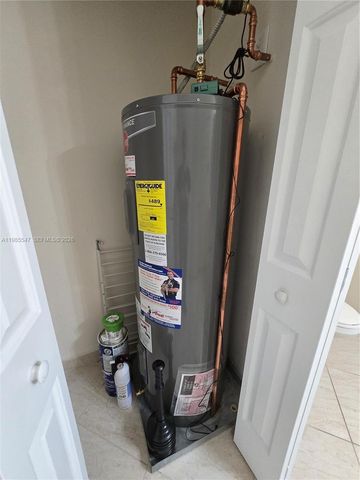 6841 N Lakeside Cir N 109-1, Davie, FL 33314