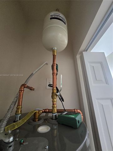 6841 N Lakeside Cir N 109-1, Davie, FL 33314