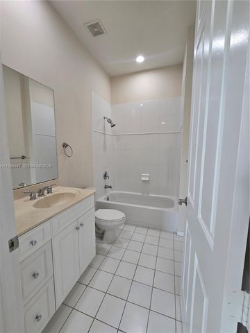 6841 N Lakeside Cir N 109-1, Davie, FL 33314