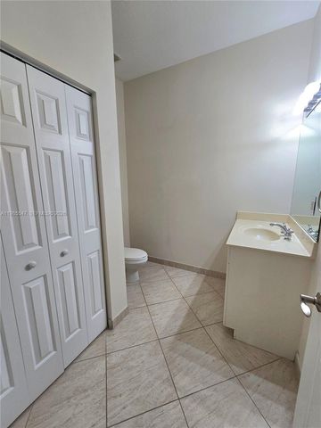 6841 N Lakeside Cir N 109-1, Davie, FL 33314