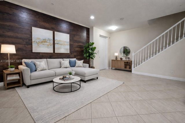 6841 N Lakeside Cir N 109-1, Davie, FL 33314