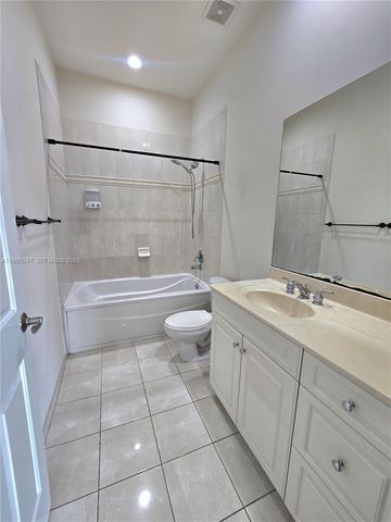 6841 N Lakeside Cir N 109-1, Davie, FL 33314