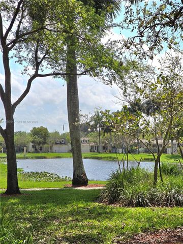 6841 N Lakeside Cir N 109-1, Davie, FL 33314