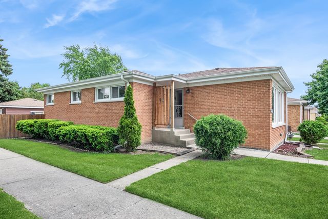8559 N Osceola Avenue, Niles, IL 60714