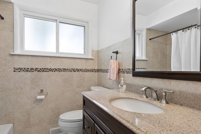 8559 N Osceola Avenue, Niles, IL 60714