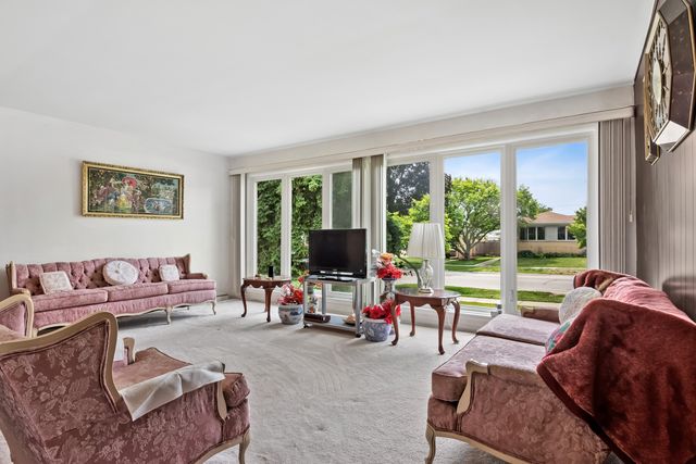 8559 N Osceola Avenue, Niles, IL 60714