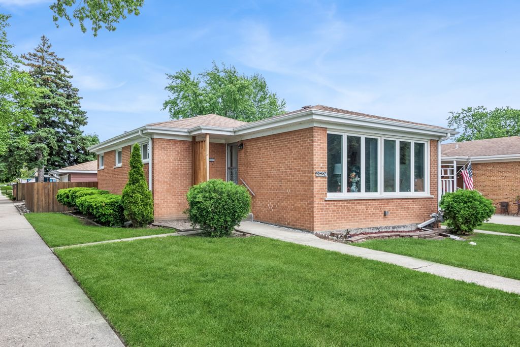 8559 N Osceola Avenue, Niles, IL 60714