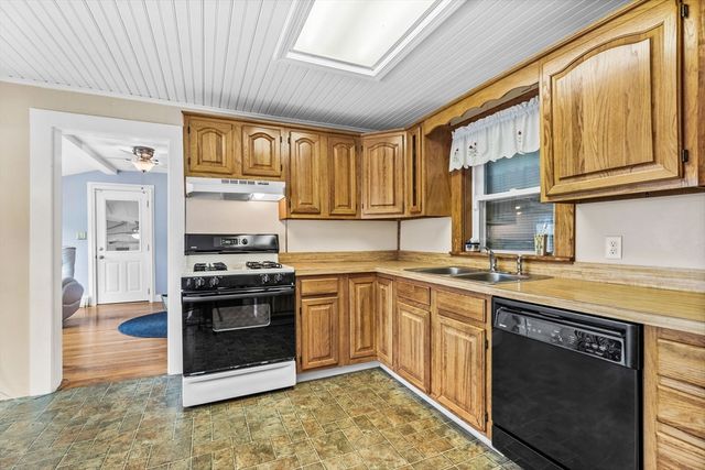 27 West Blvd, Wareham, MA 02558