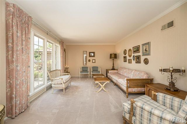 12050 Charwick Drive, St Louis, MO 63128