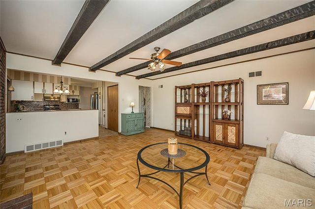 12050 Charwick Drive, St Louis, MO 63128