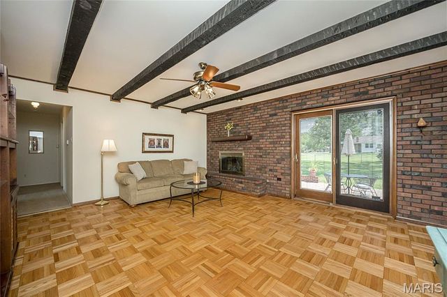 12050 Charwick Drive, St Louis, MO 63128