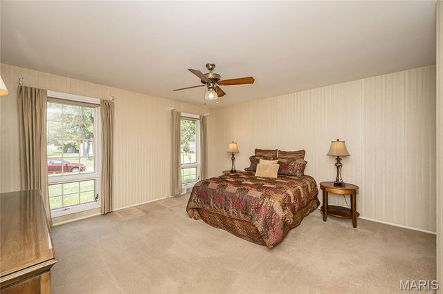 12050 Charwick Drive, St Louis, MO 63128