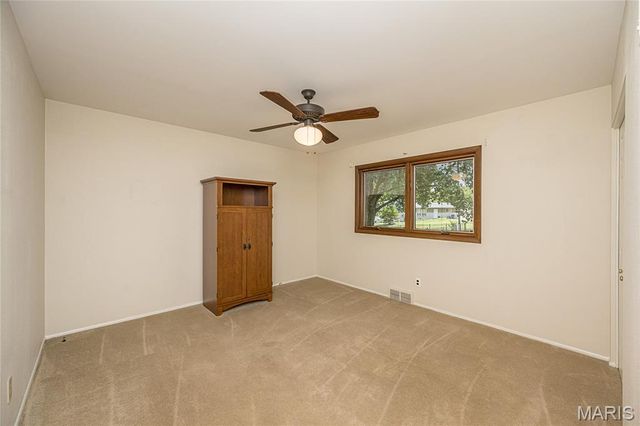 12050 Charwick Drive, St Louis, MO 63128