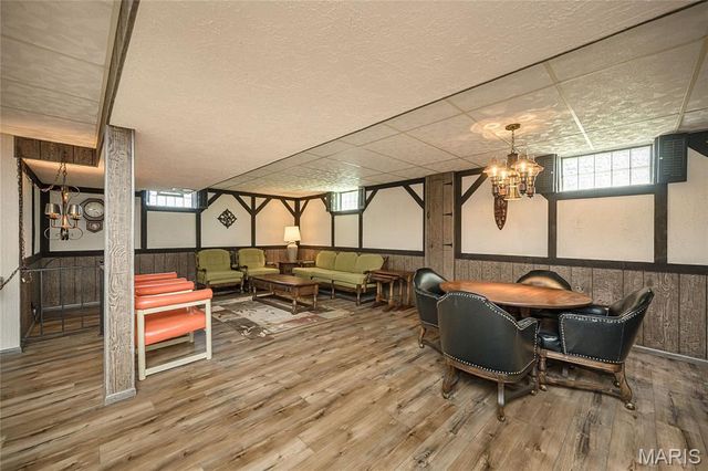 12050 Charwick Drive, St Louis, MO 63128