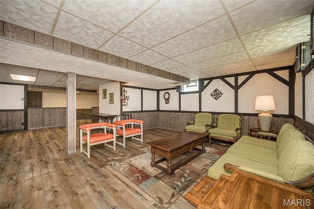 12050 Charwick Drive, St Louis, MO 63128