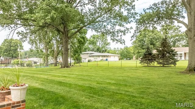 12050 Charwick Drive, St Louis, MO 63128