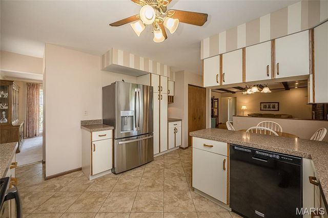 12050 Charwick Drive, St Louis, MO 63128