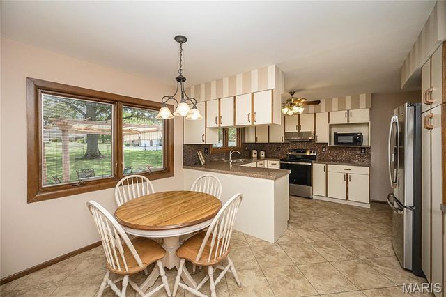 12050 Charwick Drive, St Louis, MO 63128