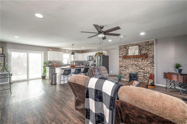 720 SW 800th Road, Chilhowee, MO 64733