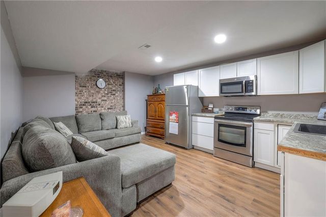 720 SW 800th Road, Chilhowee, MO 64733