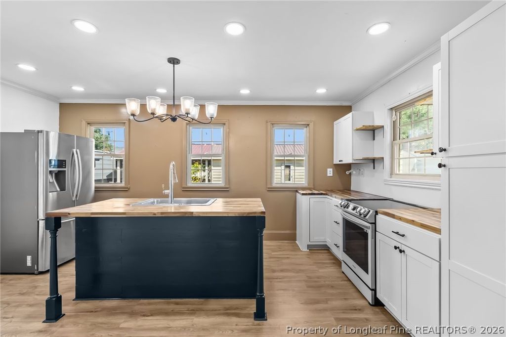 410 W Mclean Street, St Pauls, NC 28384 — photo 2