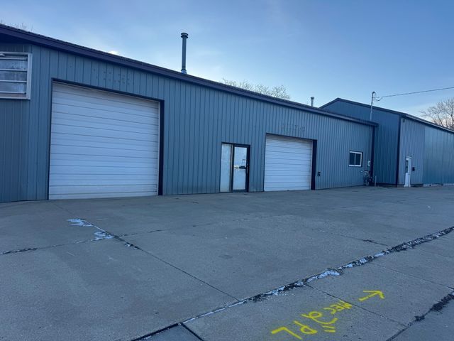 3869 Rockingham Road, Davenport, IA 52802