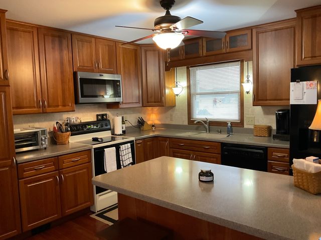 805 W Spring Street, Eldridge, IA 52748