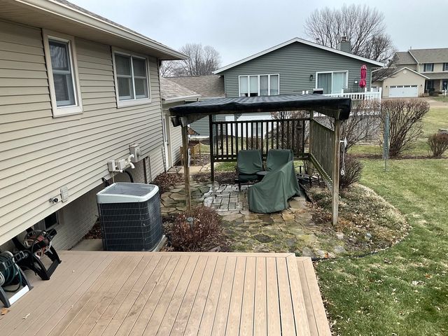 805 W Spring Street, Eldridge, IA 52748