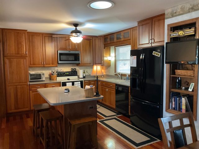 805 W Spring Street, Eldridge, IA 52748