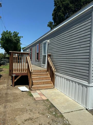 820 S Chinowth Road 70, Visalia, CA 93277