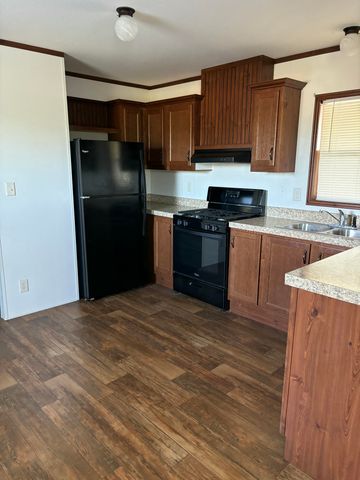 820 S Chinowth Road 70, Visalia, CA 93277