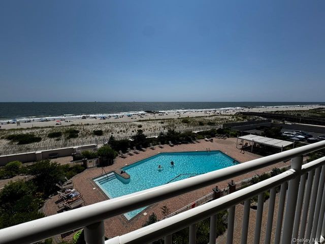 830 Shore Road 4M, Long Beach, NY 11561