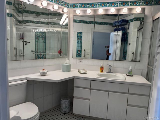 830 Shore Road 4M, Long Beach, NY 11561
