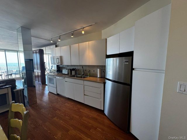830 Shore Road 4M, Long Beach, NY 11561