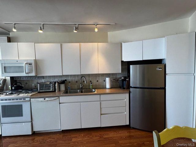 830 Shore Road 4M, Long Beach, NY 11561