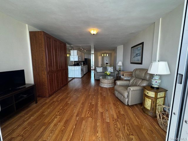 830 Shore Road 4M, Long Beach, NY 11561