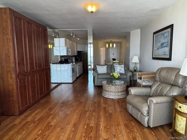 830 Shore Road 4M, Long Beach, NY 11561