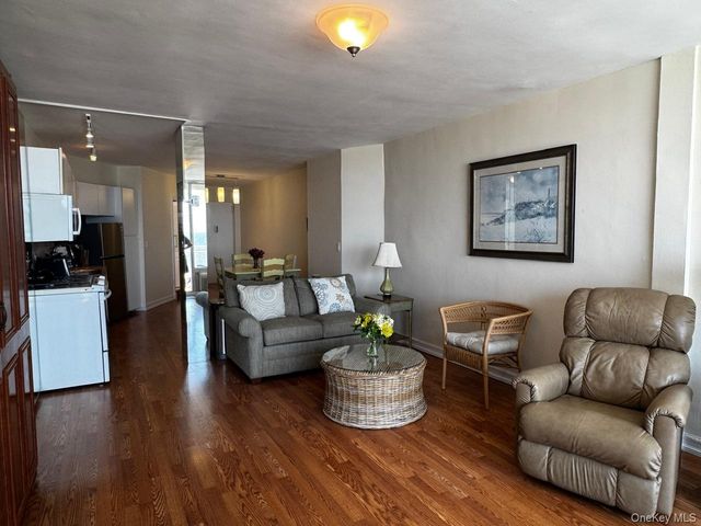 830 Shore Road 4M, Long Beach, NY 11561