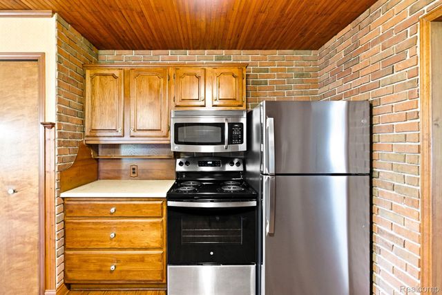 1620 S Delano Street, St. Clair, MI 48079